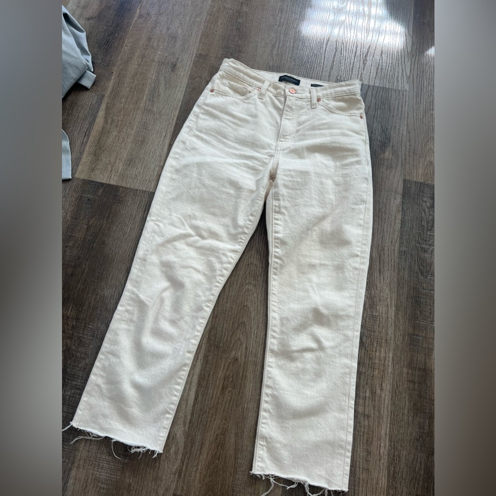 Banana Republic cream high rise straight jeans size 26!